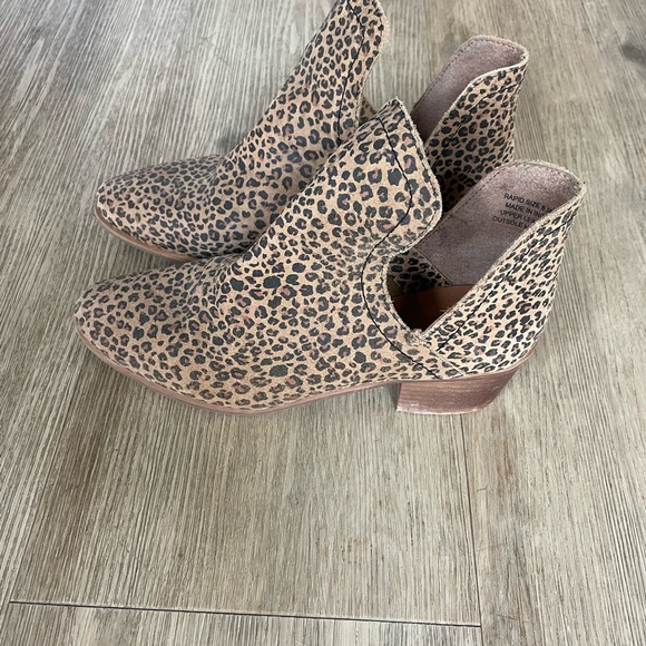 Coconut by Matisse leopard booties. - Picture 2 of 5